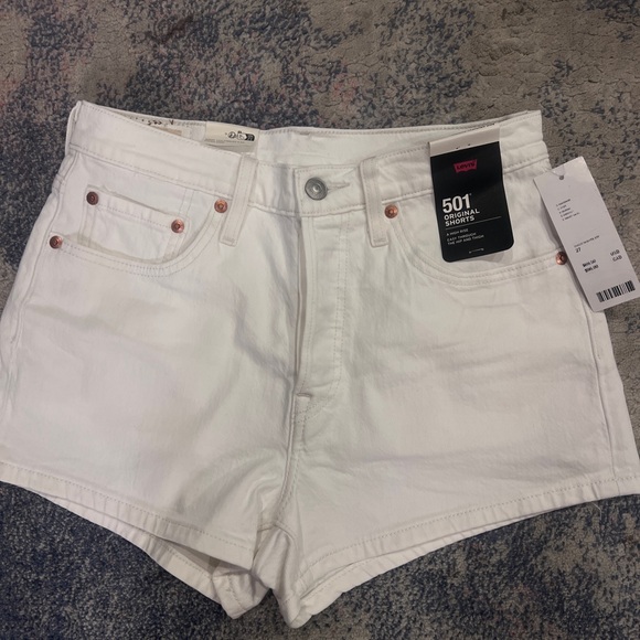 Levi's Women's White 501 Original Shorts ! NEW - Picture 1 of 4